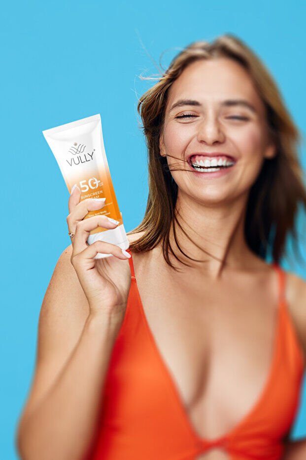 VULLY Leke Karşıtı - Aydınlatıcı ve Nemlendirici Yüksek Koruyucu Spf+50 Yüz ve Vücut Güneş Kremi 50 Ml